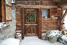 Как ухаживать за деревянными поверхностями зимой